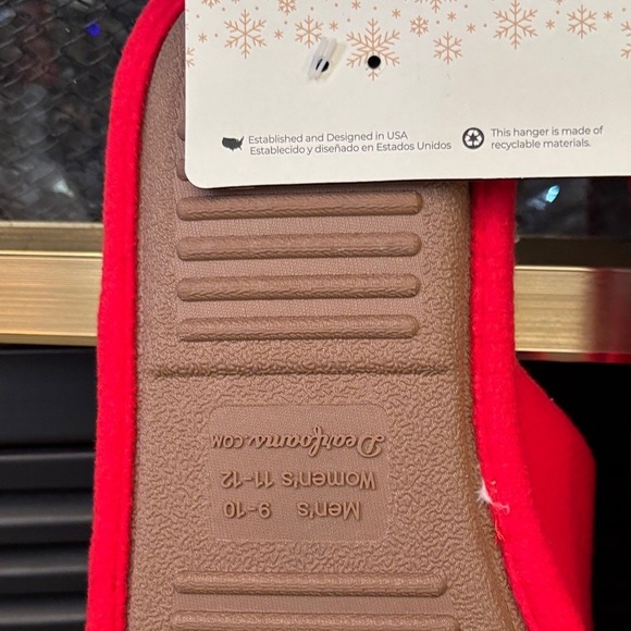 Dearfoams Christmas Red Santa Slippers w/Gold Bells Unisex SZ W 11-12; M 9-10 - Picture 13 of 16